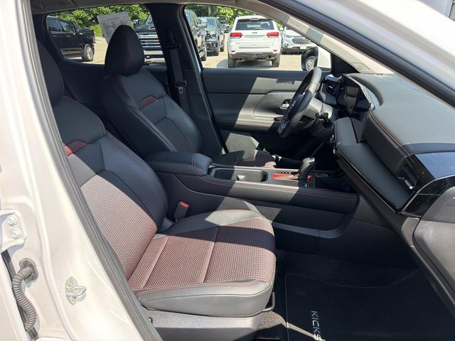 2025 Nissan Kicks - Image 28