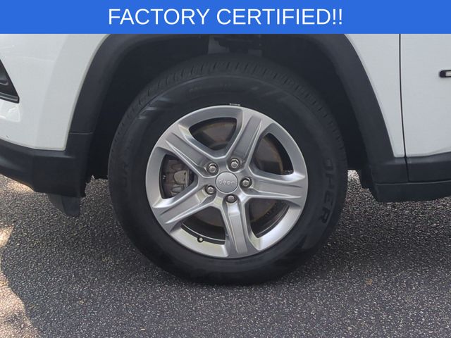 Used 2024 White Jeep Latitude image 10