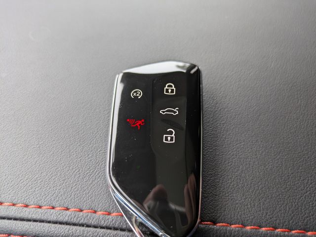 2025 Volkswagen Atlas 2.0T Peak Edition Green at Matthews Motors of Wilmington