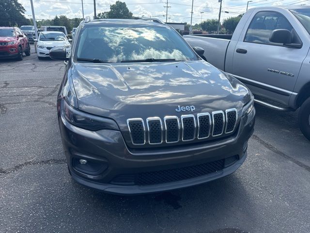 2019 Granite Crystal Metallic Clearcoat Jeep Cherokee Latitude Plus FWD SUV