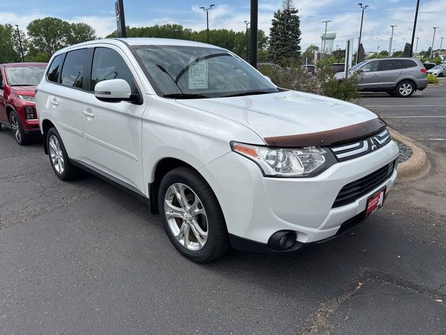 Diamond White Pearl 2014 Mitsubishi Outlander SE AWD SUV / Crossover All-Wheel Drive Continuously Variable Transmission