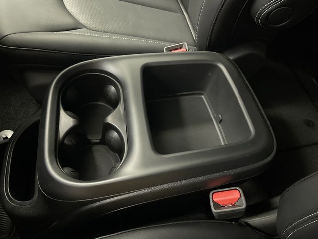 2025 Chrysler Pacifica Select photo
