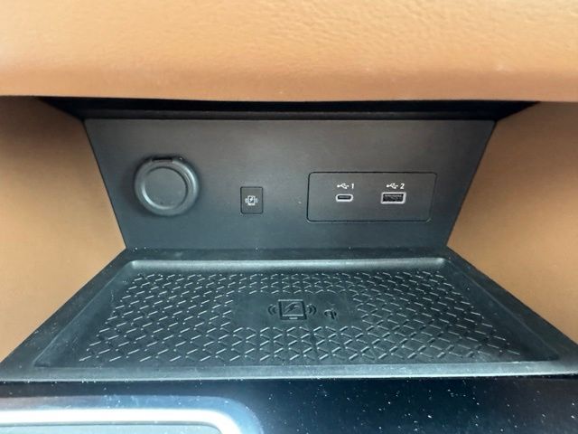 Used 2025 White Nissan Platinum image 31
