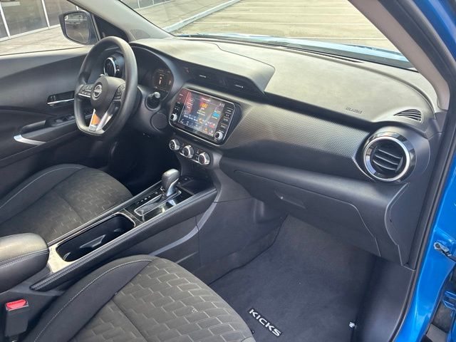 2023 Nissan Kicks SV - 11