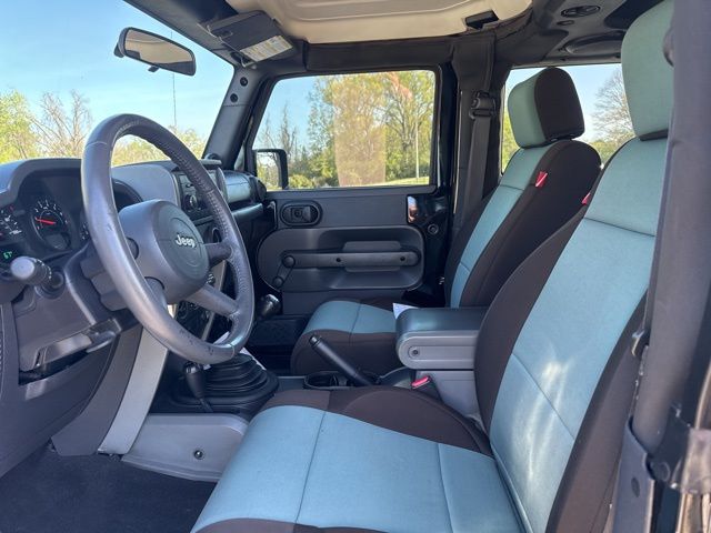 Used 2008 Black Jeep X image 15