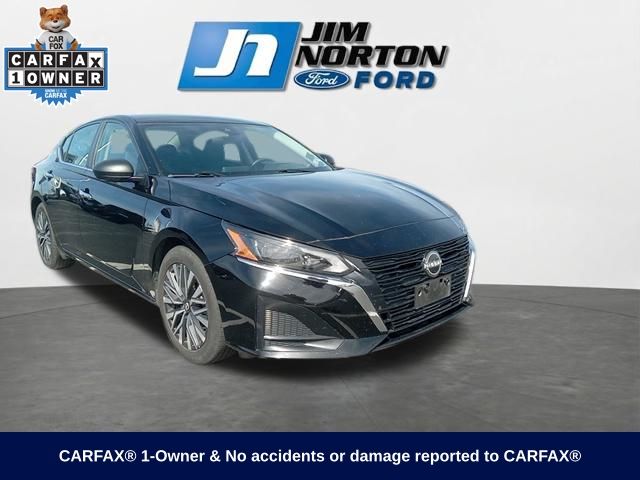 Super Black 2025 Nissan Altima 2.5 SV FWD Sedan Front-Wheel Drive Continuously Variable Transmission