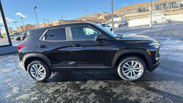 2025 Chevrolet TrailBlazer LS 2