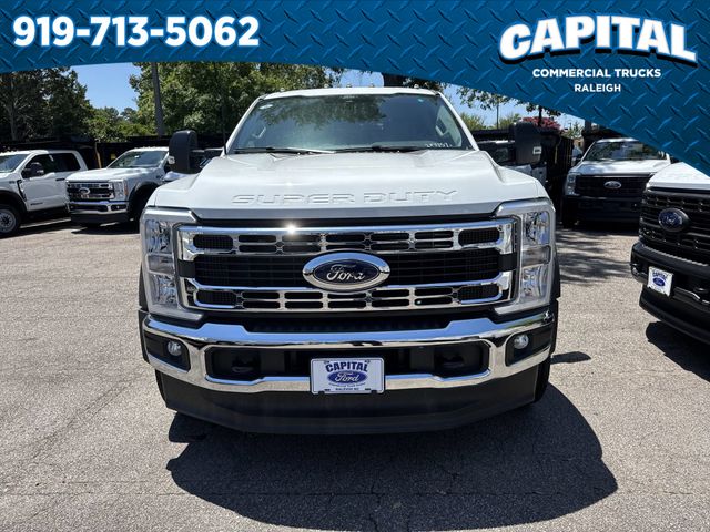 New 2025 Oxford White Ford F-450® XL image 3