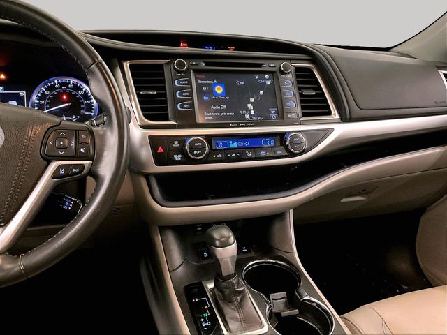 2019 Toyota Highlander XLE White at Subaru and VW of Moon Township