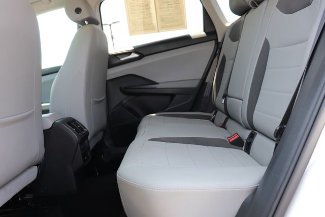2022 Volkswagen Taos 1.5T SE photo