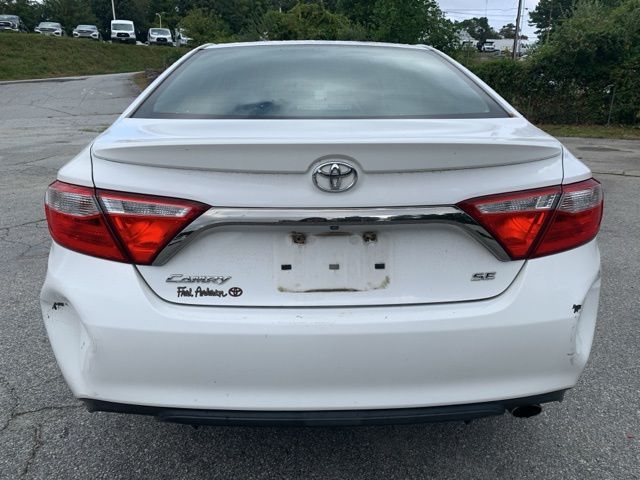 2016 Toyota Camry XLE 4