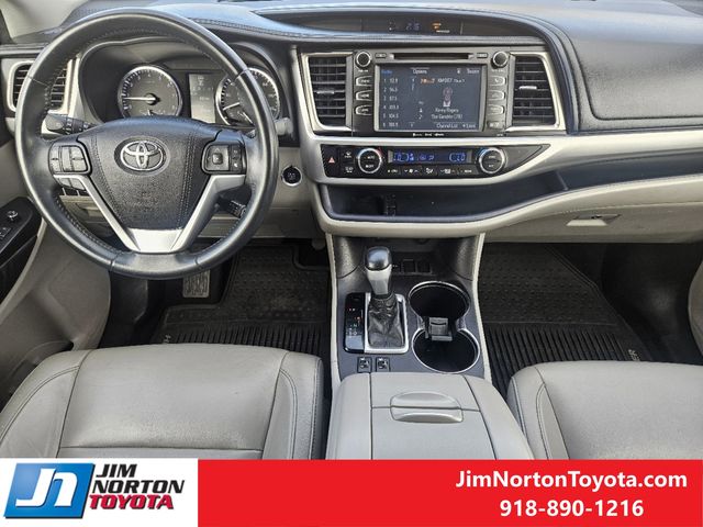 2016 Toyota Highlander XLE V6 27