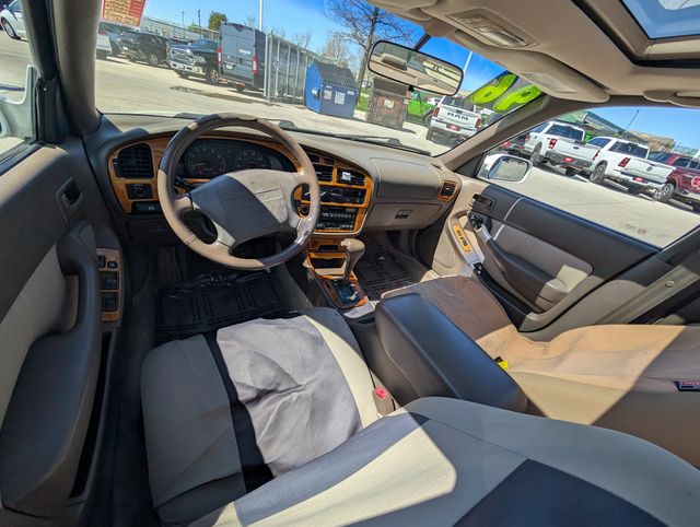 View vehicle photo 7