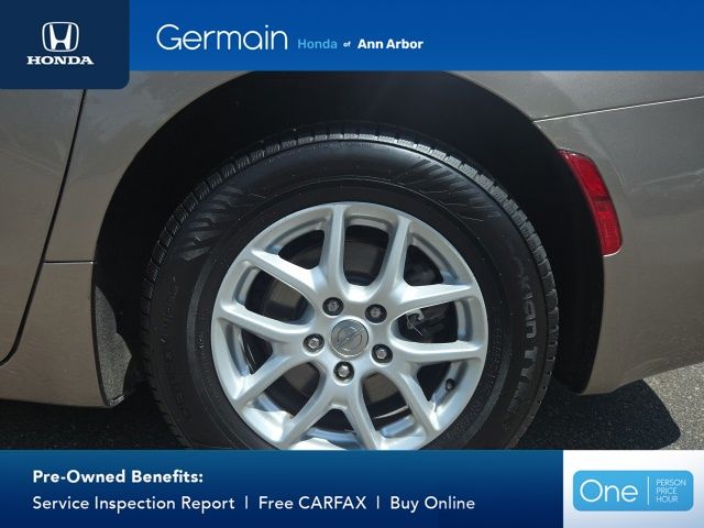 Used 2017 Molten Silver Chrysler Touring image 4