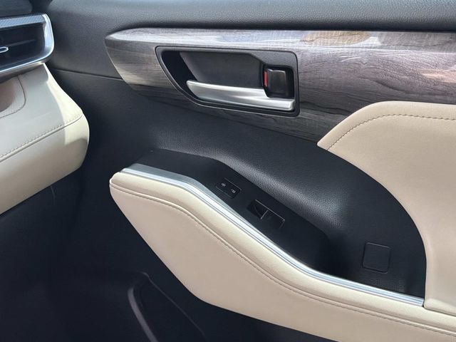 Used 2024 Toyota Highlander SUV