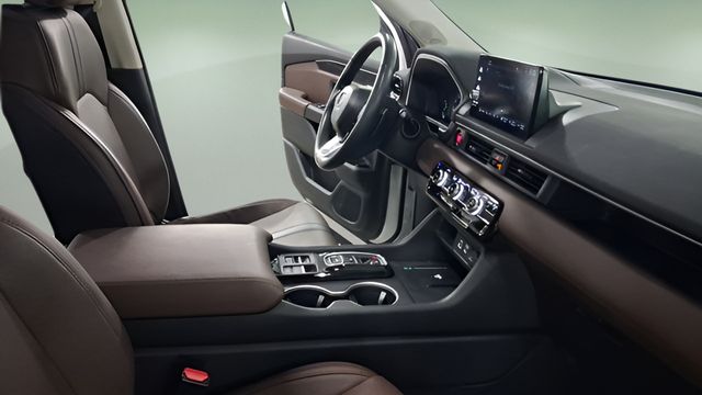 Used 2025 Honda Pilot SUV