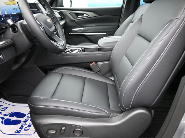 2025 Chevrolet Traverse LT photo