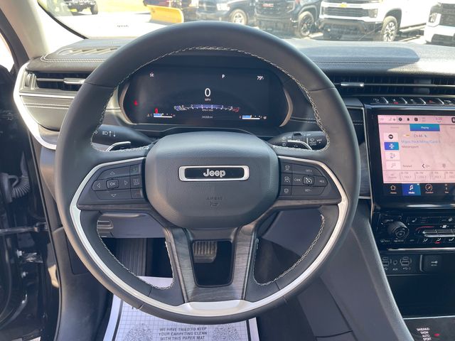 2023 Jeep Grand Cherokee Limited - Diamond Black exterior view 19