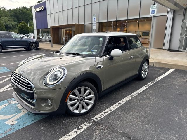 Emerald Gray Metallic 2019 MINI Cooper Hatchback Front-Wheel Drive 6-Speed Manual