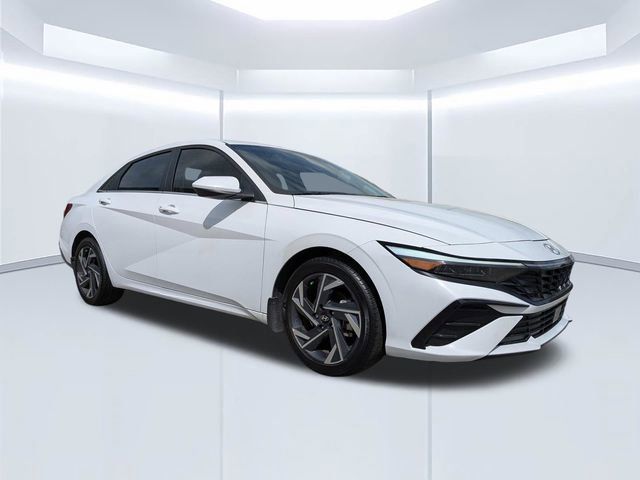 Serenity White 2025 Hyundai Elantra SEL Convenience FWD Sedan Front-Wheel Drive Continuously Variable Transmission