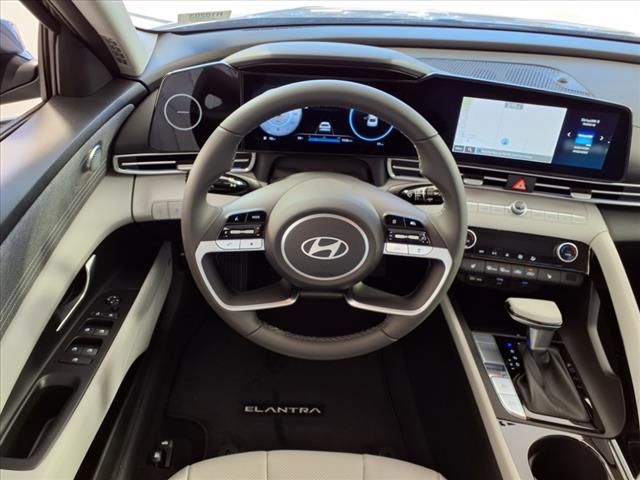 2025 Hyundai Elantra Limited photo