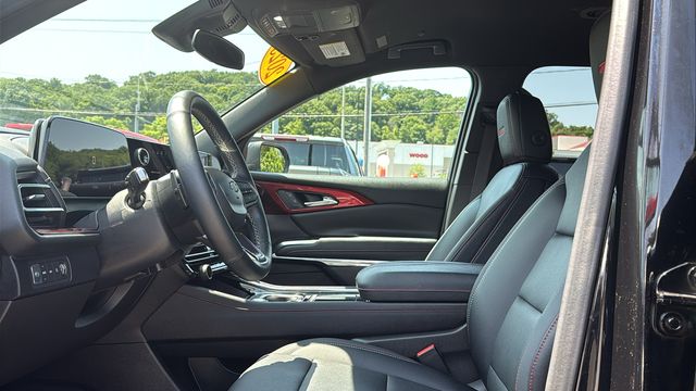 Used 2025 Chevrolet Traverse SUV
