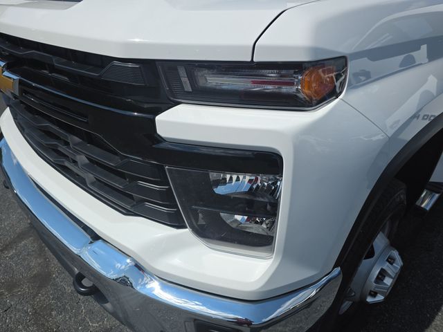 Used 2024 White Chevrolet Work Truck image 32