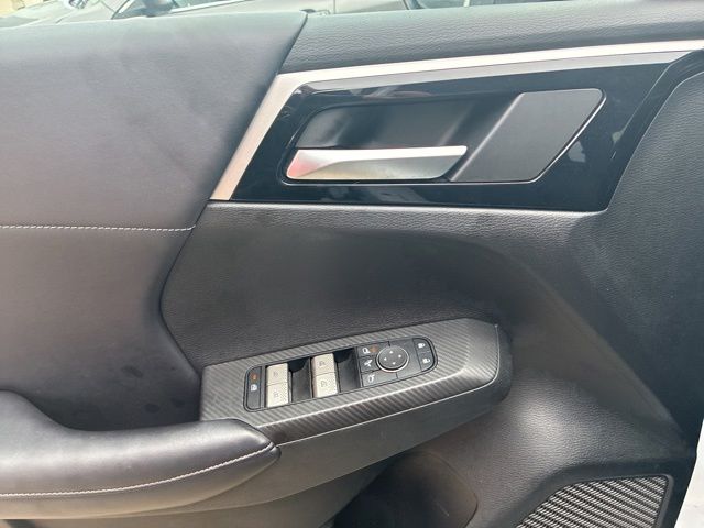 2024 Mitsubishi Outlander SE  at Royal Nissan