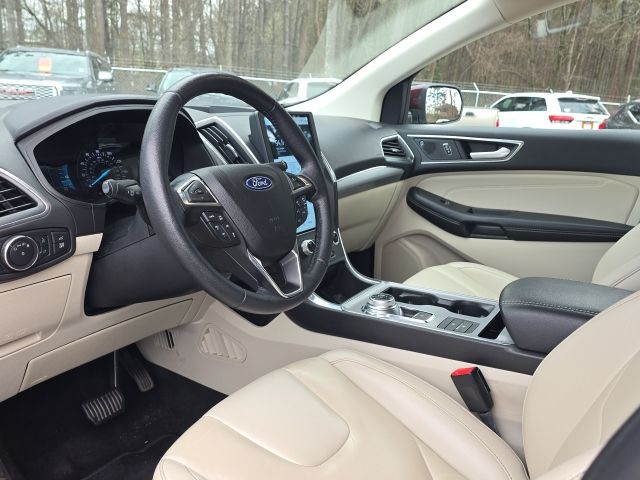 2022 Ford Edge Titanium:168337A