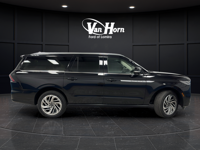 Used 2025 Infinite Black Metallic Clearcoat Lincoln Reserve image 8