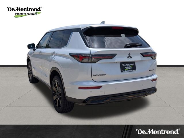 2026 Mitsubishi Outlander LE White at North Houston Mitsubishi