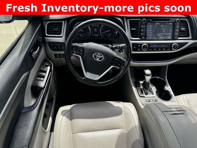 2019 Toyota Highlander Limited Platinum Silver at River Oaks CDJR