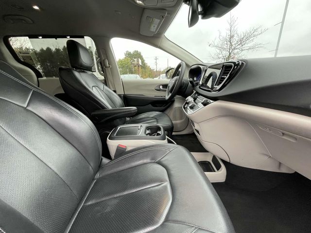 2022 Chrysler Pacifica Touring L 13