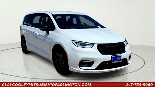 2024 Chrysler Pacifica Hybrid Select S-Appearance PHEV's photo