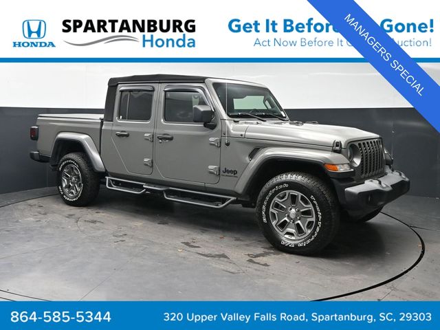Sting-Gray Clearcoat 2021 Jeep Gladiator Pickup Truck Four-Wheel Drive 6-Speed Manual