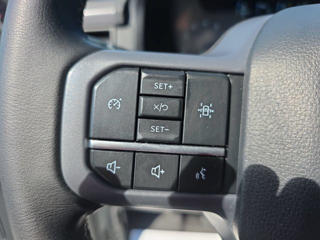 Used 2025 Oxford White Ford XLT image 17