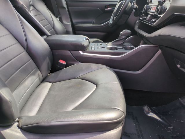 used 2022 Toyota Highlander car, priced at $32,771
