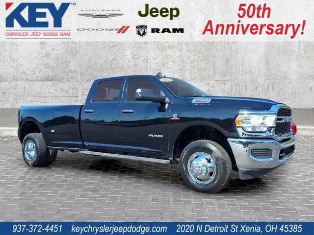 Diamond Black Crystal Pearlcoat 2022 RAM 3500 Pickup Truck Four-Wheel Drive 6-Speed Automatic