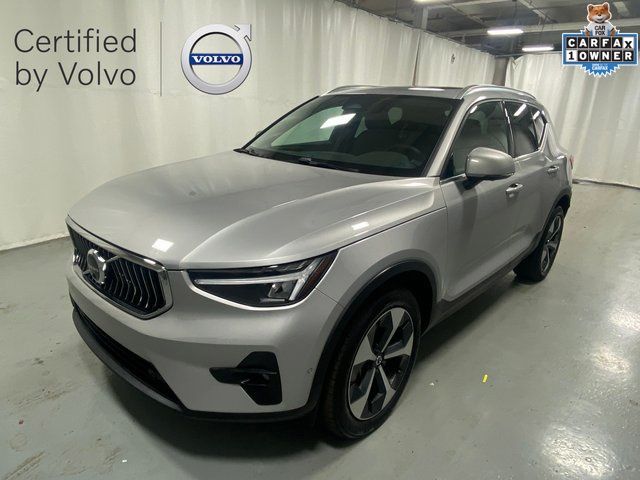 2025 Volvo XC40 B5 Plus Bright Theme AWD