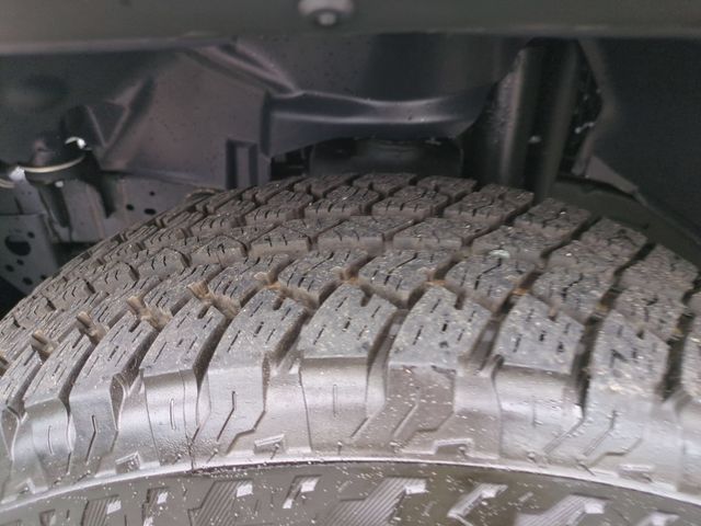 Used 2023 White Jeep Overland image 11