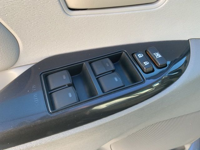 2011 Toyota Sienna LE 8-Passenger photo