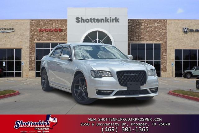 2022 Chrysler 300 Touring L's photo