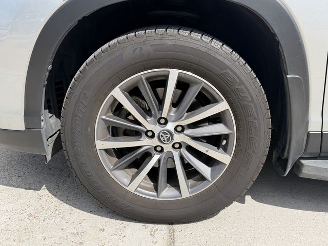 2019 Toyota Highlander XLE Silver at Toyota of Victoria