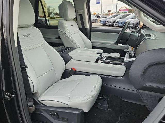 New 2026 Black Ford Platinum image 17