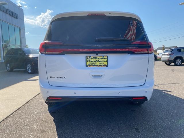2026 Chrysler Pacifica Select - Bright White Clearcoat exterior view 6