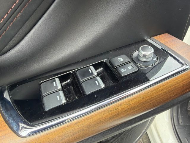 Used 2017 White Mazda Signature image 12