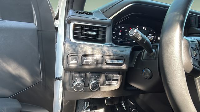 Used 2023 White GMC Denali image 22