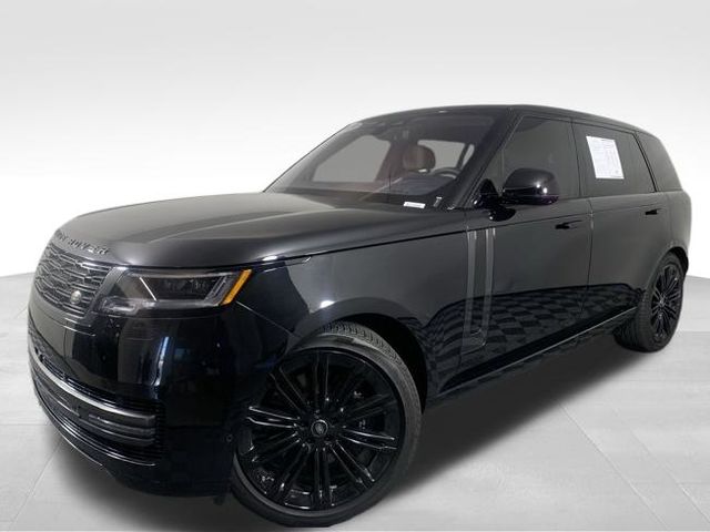 2023 Land Rover Range Rover SE 2