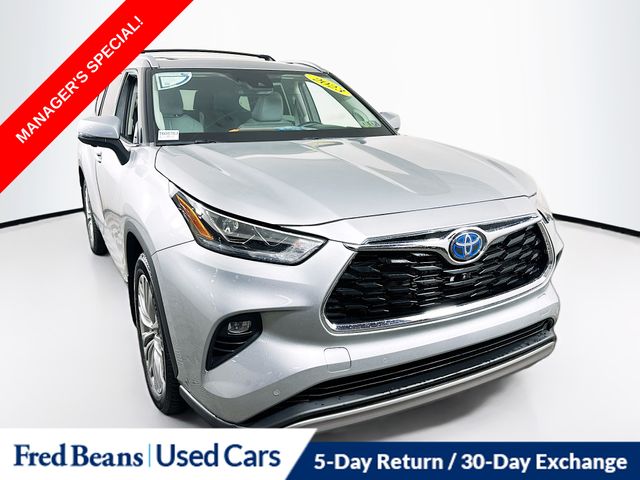Silver 2023 Toyota Highlander Hybrid Platinum AWD SUV / Crossover All-Wheel Drive Continuously Variable Transmission
