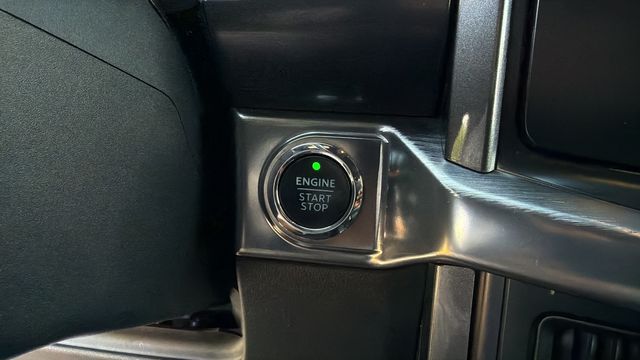 Used 2023 White Ford Lariat image 30